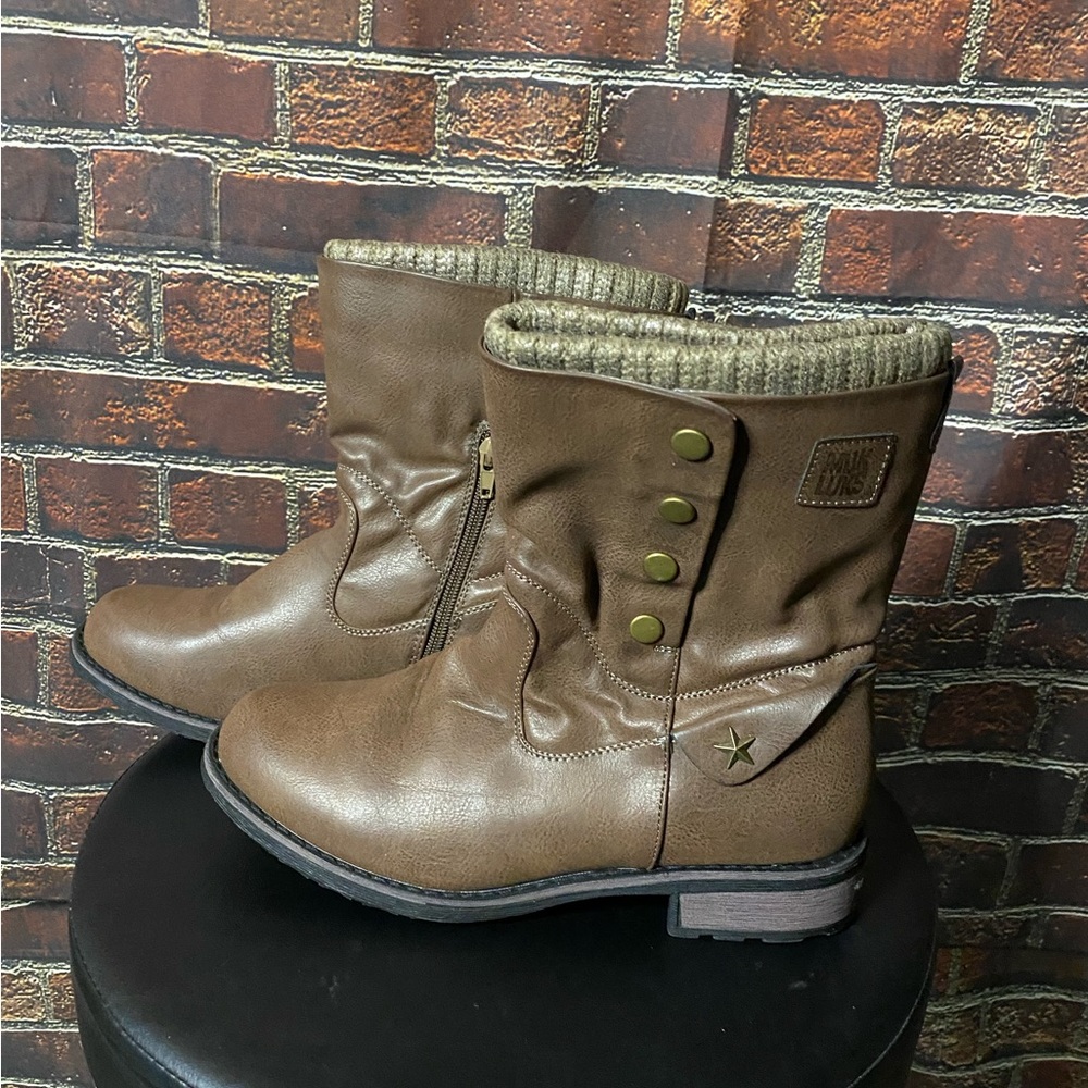 Muk Luks Brown Sweater Ankle Boots Sz 9